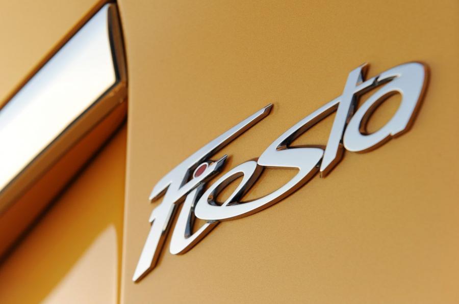  Ford Fiesta SES 2011 года  (фото 37 из 59)